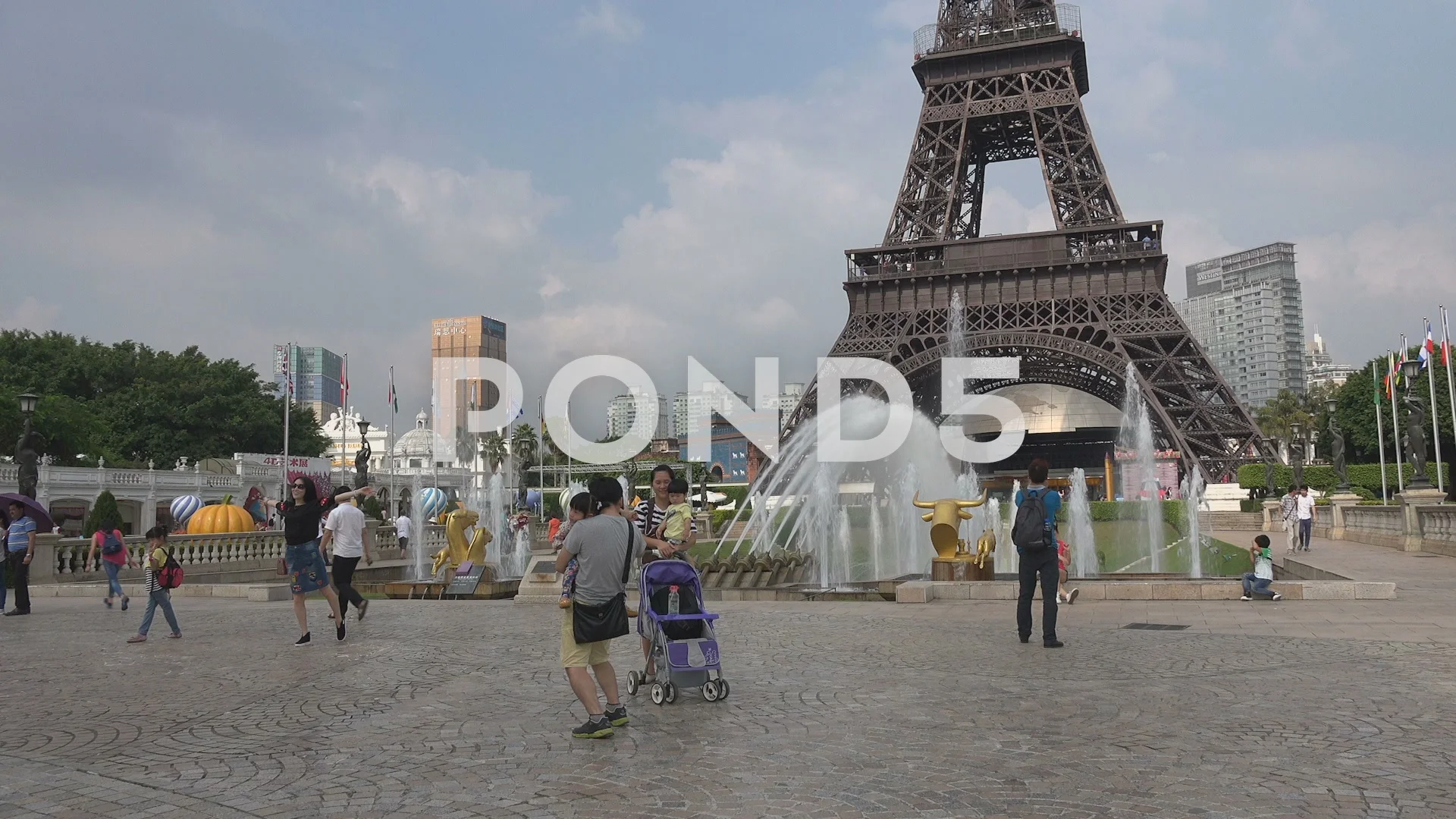 China domestic tourism, people visit Eif, Stock Video