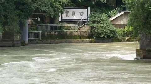 China - Dujiangyan irrigation system inner deep stream 库存影片 69148285