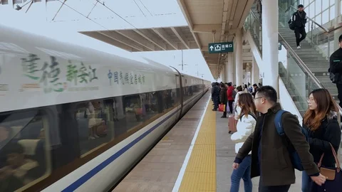 China high-speed rail stops passengers ready to board Stock-Footage 123739767