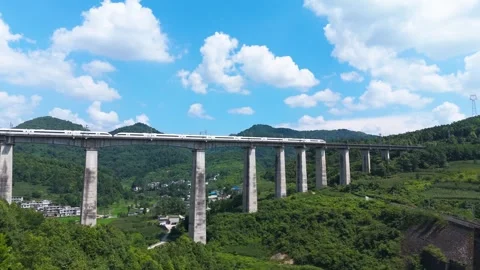 China High Speed Train Crossing Mountain Bridge Vídeos de archivo 334049266