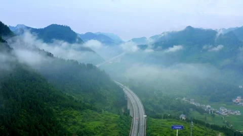 China Highway Traffic Flow Drone 4K Stockbeeldmateriaal 337232280