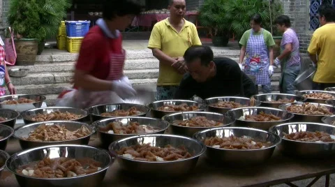 China Hong Kong Chinese banquet Big Bowl feast Poon Choi preparing Stock Footage