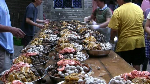 China Hong Kong Chinese banquet Big Bowl feast Poon Choi preparing Stock Footage