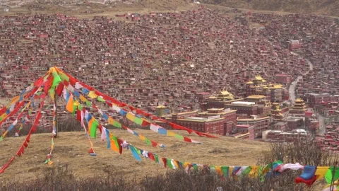 China, Larung Gar Monastery Видео 332455275
