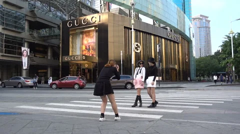 Exterior shot of the flagship Gucci stor, Stock Video
