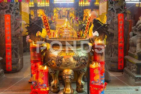 China, religious beliefs, traditions, temples, incense burners, Stock Photos
