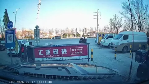 China: Speeding e-bike crashes into riders at intersection in Hebei, Chin... 스톡 동영상 329662474