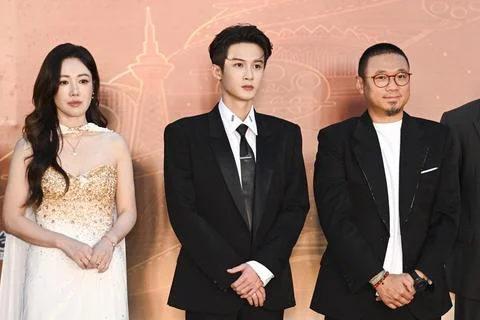 Chinese actress Selena Lee,actor Tan Jianci,director Yan Han walked the red c Stock-Fotos