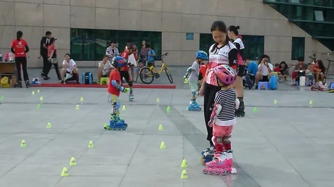 Chinese children are training for roller skating Stock Footage 91069095