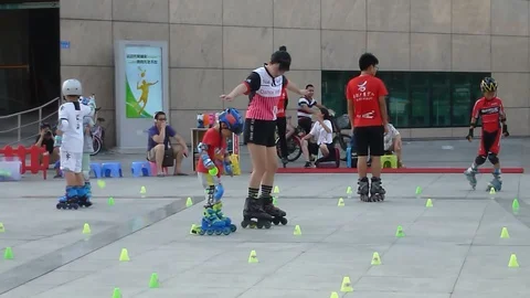 Chinese children are training for roller skating Stock Footage 91069096