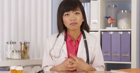 Chinese doctor talking to camera Stock-Footage 44482503