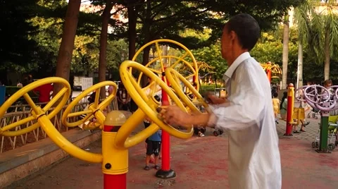 Chinese elderly people in the exercise Stock Footage 42634083