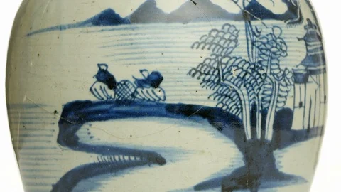 Chinese ginger jar, rotating 스톡 동영상 92366388