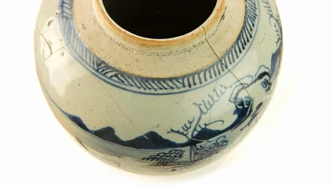 Chinese ginger jar, rotating Stock Footage 92397106