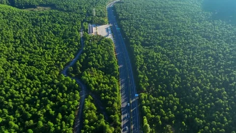 Chinese Highway Through Mountains 4K Stockbeeldmateriaal 337232274