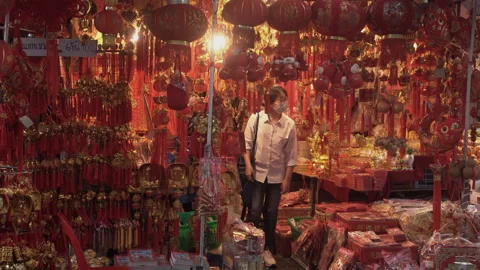 Chinese lantern and decorations shops in Bangkok's Chinatown. Stock-Footage 147367871