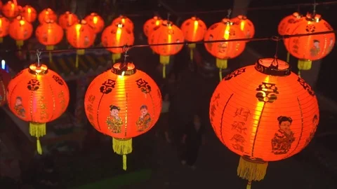 Chinese lanterns in temple at night. Video stock 101727312