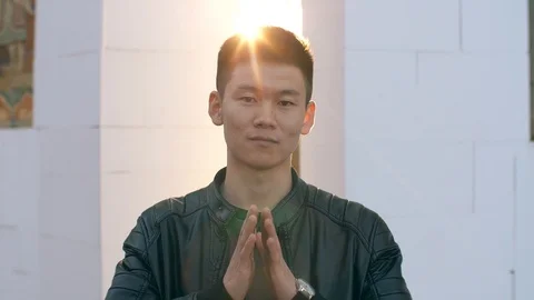 Chinese man greeting Stock Footage 89699312