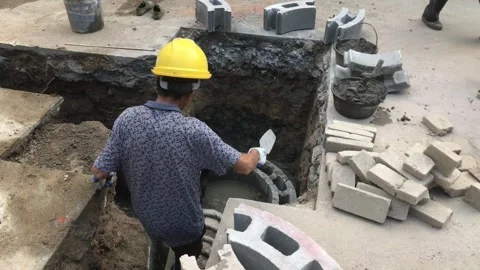 Chinese mason sets drainage pipe Video stock 255722082