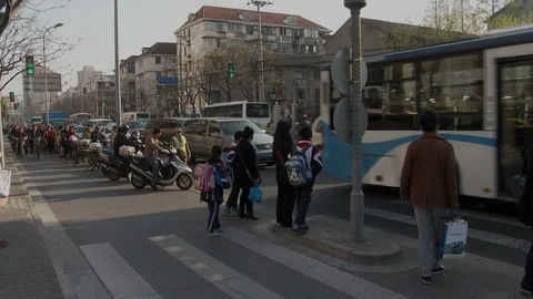 Chinese people wait for traffic light to change in Xi'an, 4K. Stock Footage 93543783