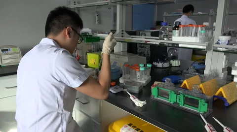 Chinese PhD student scientist testing medicine in hospital laboratory Video stock 61270333