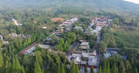 Chinese Shaolin Temple 4K Drone View Vídeos de archivo 334105187