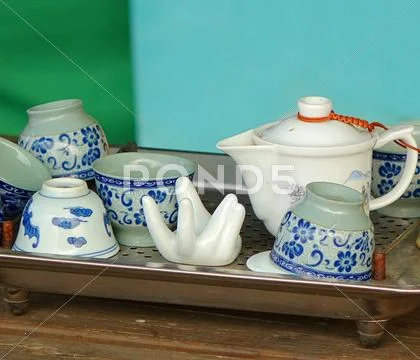 A chinese tea set with teapot, bowls and a metal tray for rinsing.. Stock Photos