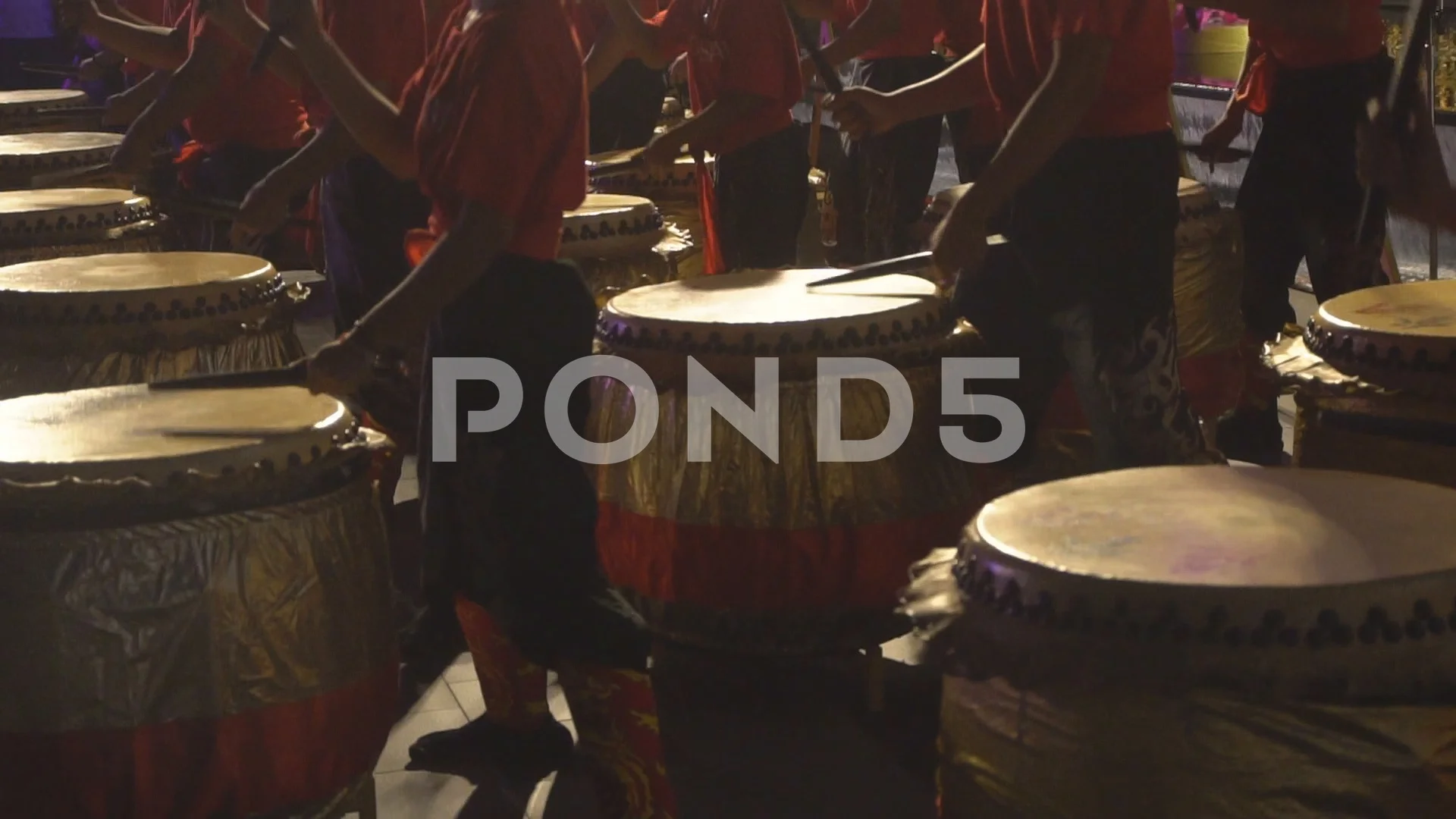 Ķīniešu tradicionālā bungu izpildījumsĶīniešu tradicionālā bungu izpildījums  