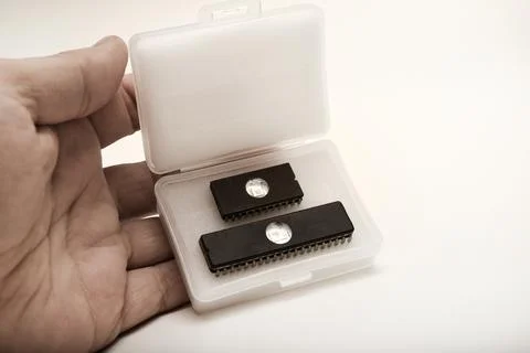 The chip is in a plastic package. An old chip. Stockfoto's