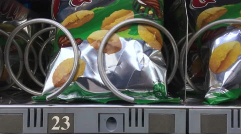 Chips coming out of vending machine in Valencia Spain 4k 库存影片 63402289