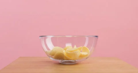 Chips falling into a plate Stockbeeldmateriaal 154087988