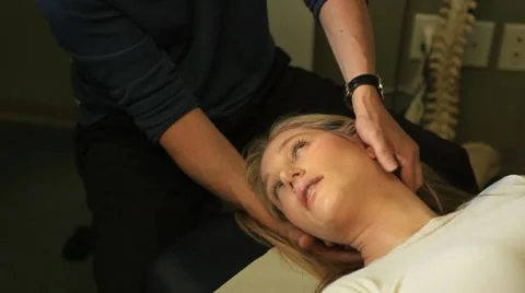 Chiropractic adjustment 動画素材 8681926