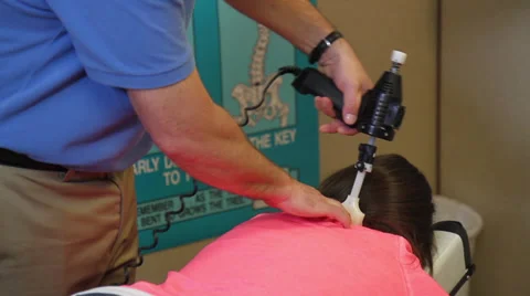 Chiropractor Works on Patients Back Видео 26887454
