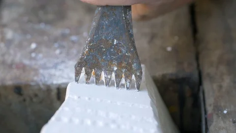 Chisel cutting into plaster closeup Vídeo Stock 124734467