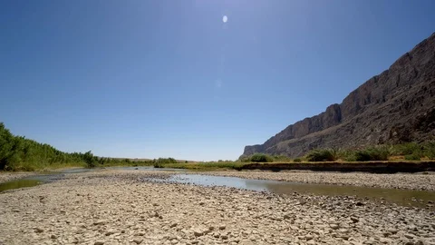 Chisos Mountain Range, Riverbank Video stock 97127537