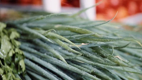 Chives getting wet 動画素材 128015264