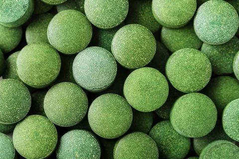 Chlorella or spirulina tablets close up. Top view. Texture of tablets spiruli Fotos de archivo