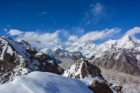 Cho-Oyu Mount in clouds. View from the top of the Gokyo Ri. Himalayan mountai Foto stock