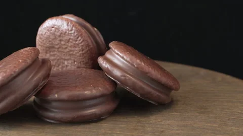 Choco pie with white cream 스톡 동영상 132973399