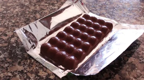 Chocolate bar tilt Stock Footage 49433201