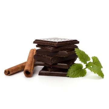 Chocolate bars stack and cinnamon sticks Foto stock