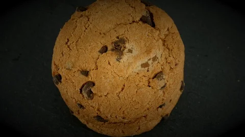 Chocolate biscuits on a rotating table. on black background Video stock 103986600