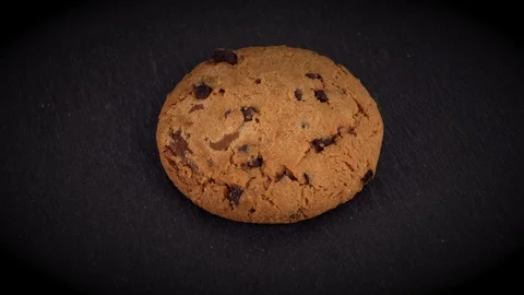 Chocolate biscuits on a rotating table. Video stock 103986792