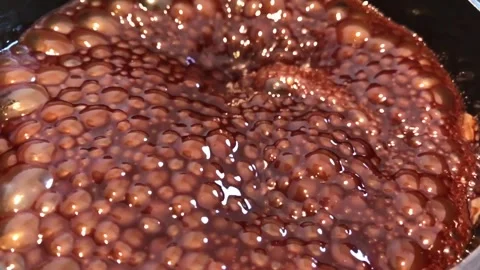 Chocolate boiling in sauce pan 스톡 동영상 177756393