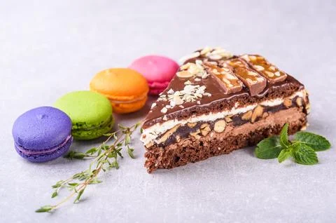 Chocolate cake and assorted macaroons for the coffee shop menu Foto stock