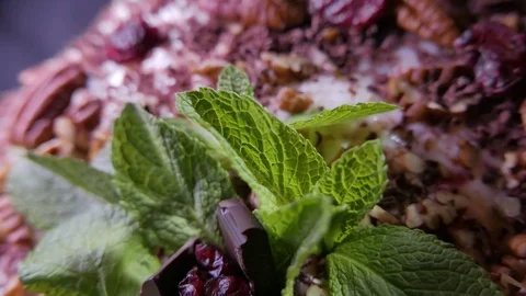 Chocolate cake with mint. 4K UHD 库存影片 73570988