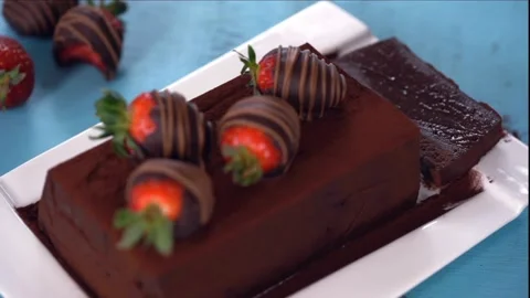 Chocolate cake with strawberry. Video stock 211023530