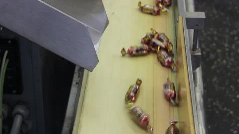 Chocolate candies 032Sweets wrapped in candy wrappers fly out of a metal chute 스톡 동영상 133403915