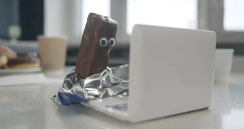 Chocolate candy bar using laptop. Watching content about the harmful of sugar Vídeos de archivo 237038368