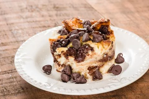 Chocolate chip bread pudding on plate Stock-Fotos